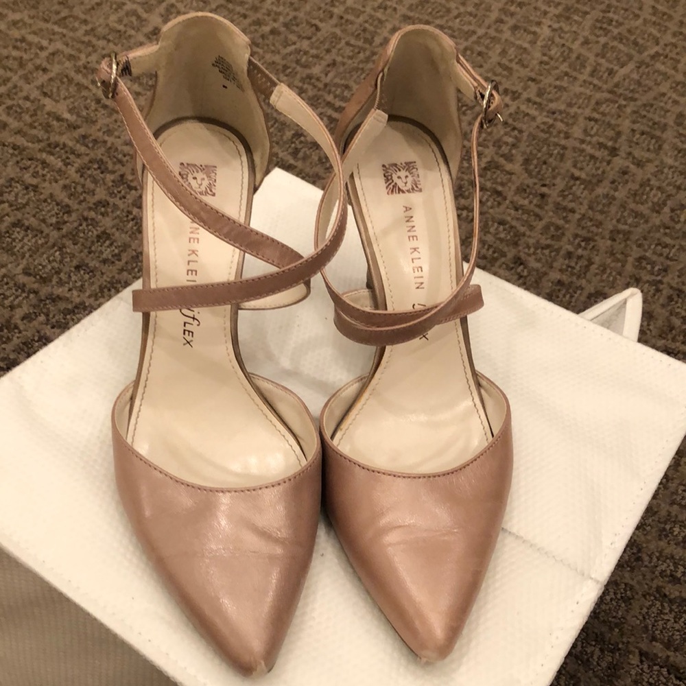 Beige heels with cross straps sz 9